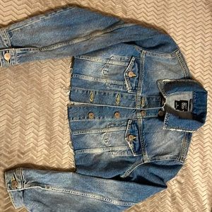 Urban outfitters BDG cropped denim jacket Size Small
